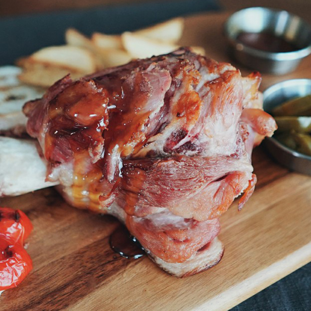 [바베큐아저씨] 국내산 목우촌 뒷다리로 만든 독일 족발 정통 슈바이네 학센 1족 (850g~1100g)