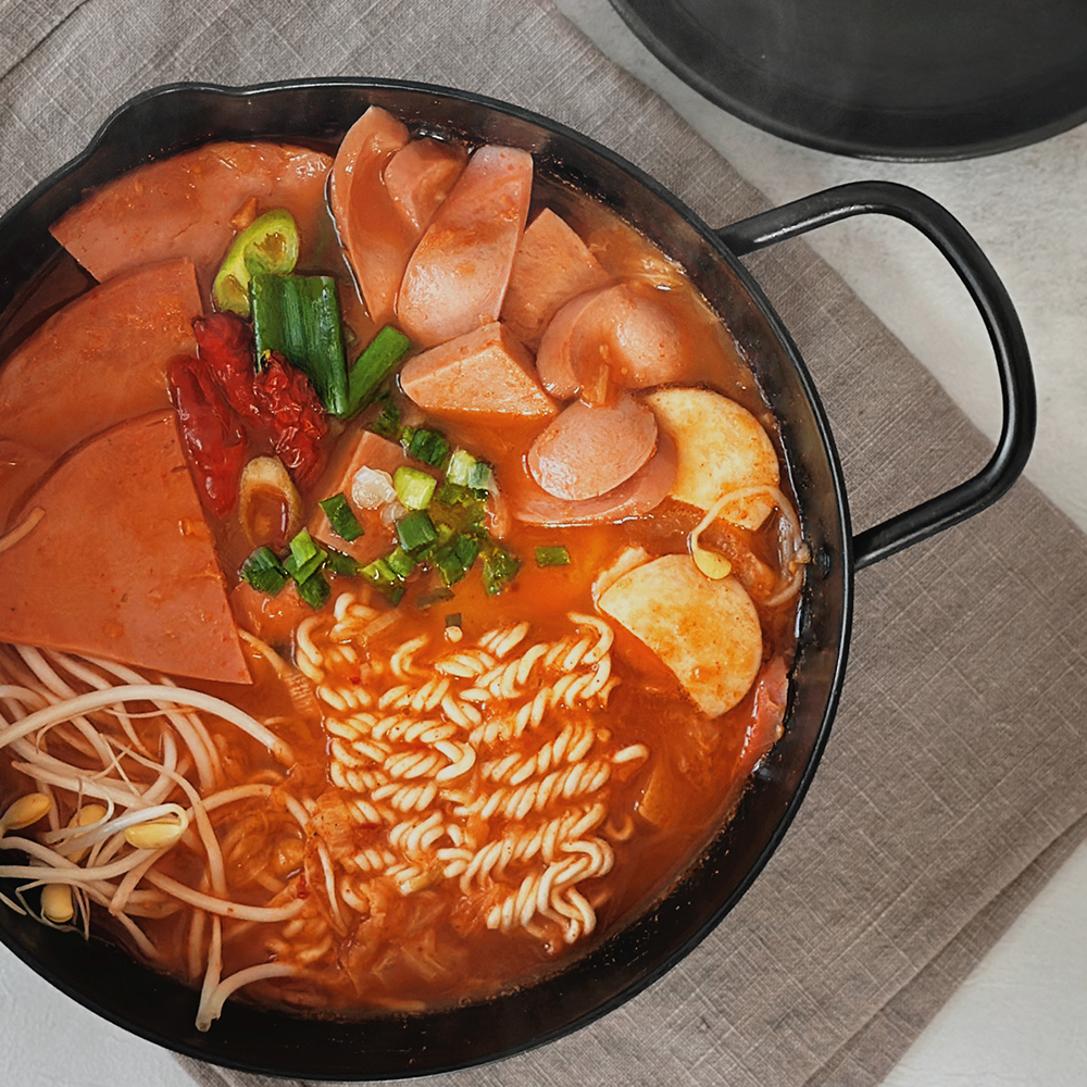 [바베큐아저씨] 부대찌개의반란 750g+라면사리110g (냉동보관)